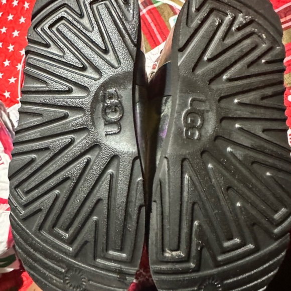 Splattered girl Uggs size 2 - Picture 6 of 7